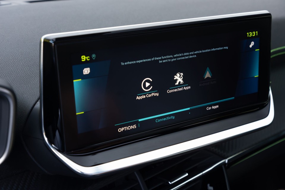 Photo officielle Peugeot e-2008 GT Blanc Nacré - Essais presse