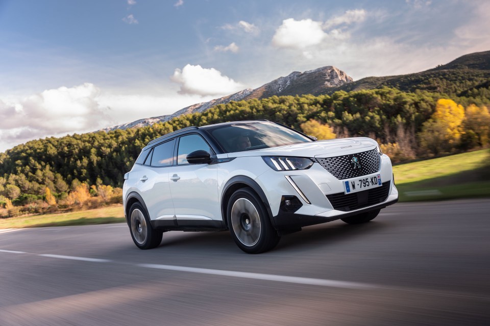 Photo officielle Peugeot e-2008 GT Blanc Nacré - Essais presse