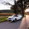 Photo officielle Peugeot e-2008 GT Blanc Nacré - Essais presse