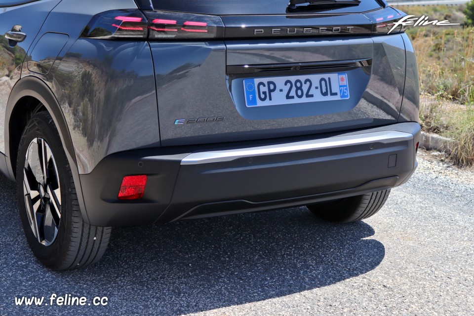 Photo bouclier arrière Peugeot e-2008 II restylée Allure Electrique 156 (2023)