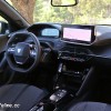 Photo intérieur i-Cockpit Peugeot e-2008 II restylée Allure Electrique 156 (2023)