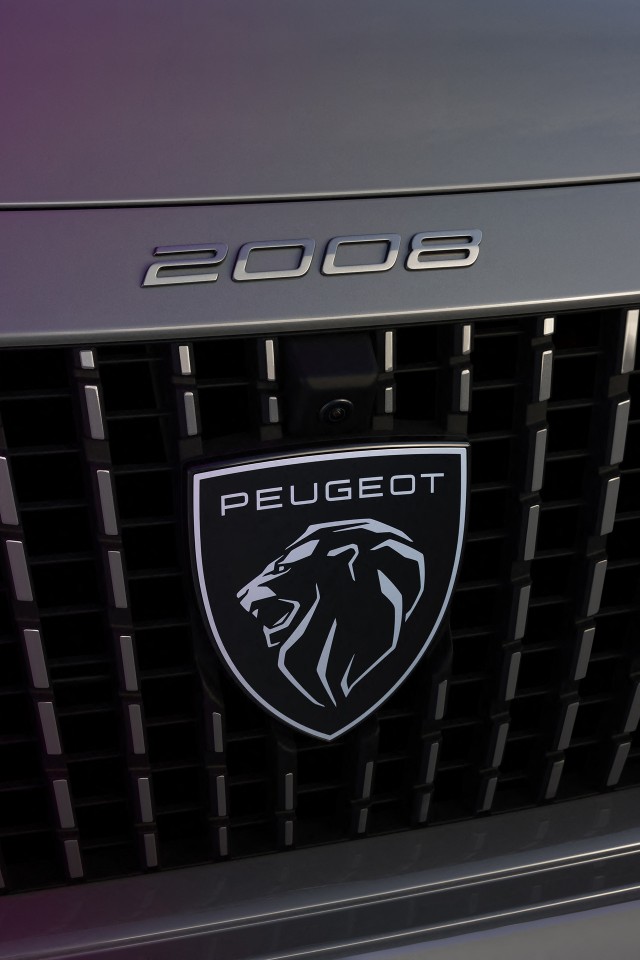 Photo logo Peugeot calandre e-2008 II restylée (2023)