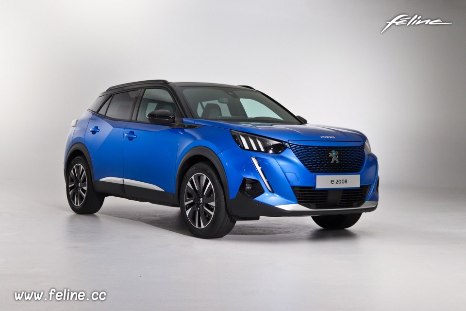 Photo 3/4 avant Peugeot e-2008 II GT Bleu Vertigo (2019)