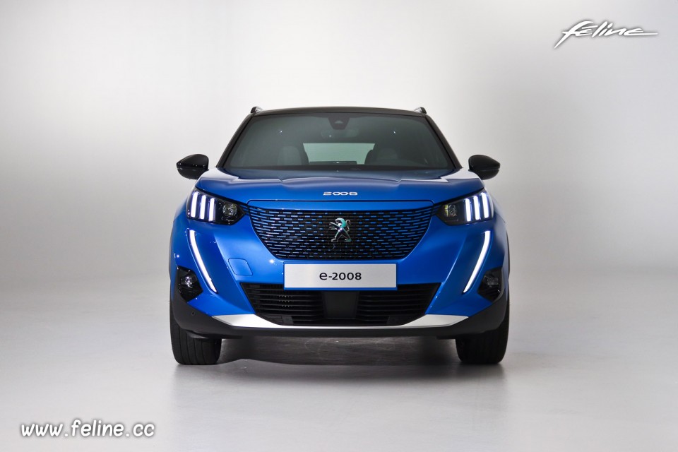 Photo face avant Peugeot e-2008 II GT Bleu Vertigo (2019)