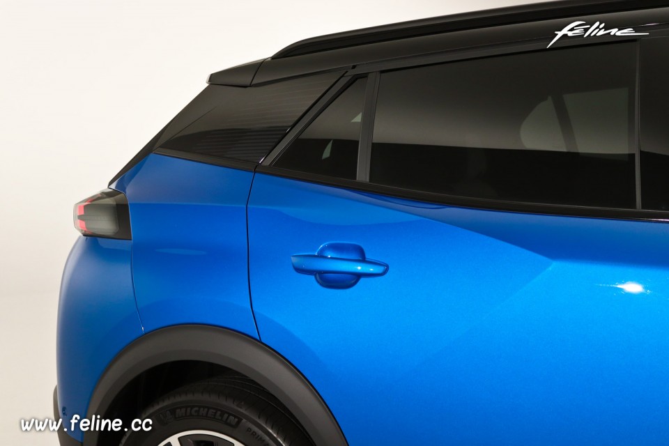 Photo aile arrière Peugeot e-2008 II GT Bleu Vertigo (2019)