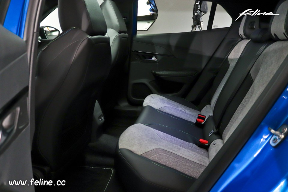 Photo banquette arrière Peugeot e-2008 II GT (2019)