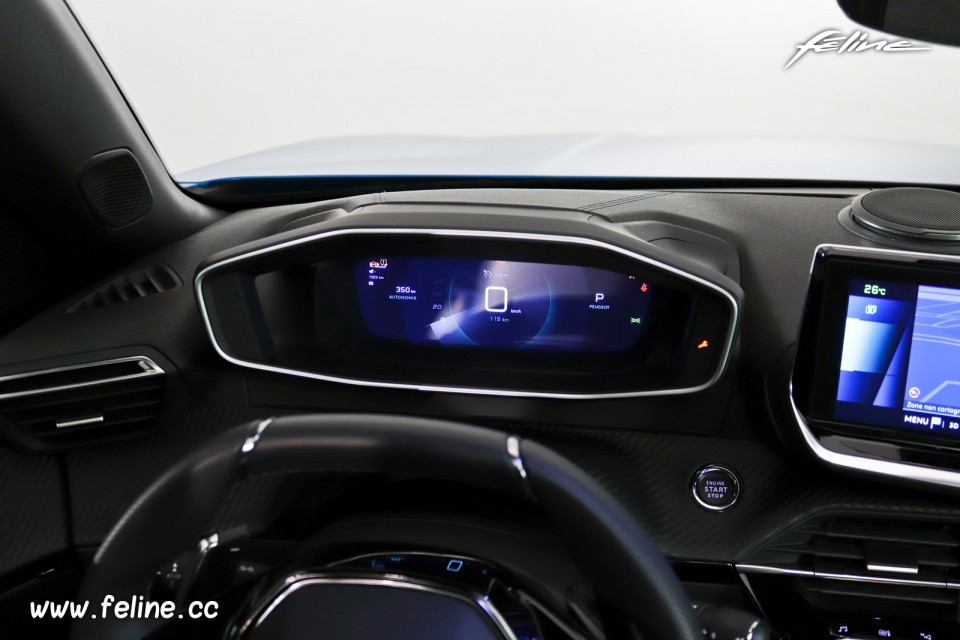 Photo combiné digital i-Cockpit 3D Peugeot e-2008 II GT (2019)