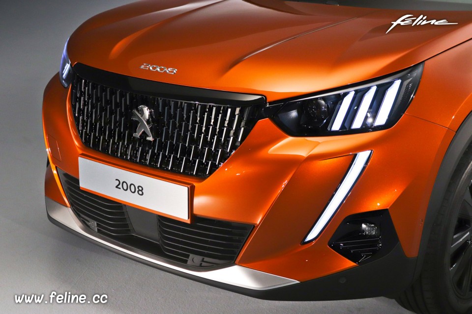 Photo pare-chocs avant Peugeot 2008 II GT Orange Fusion (2019)