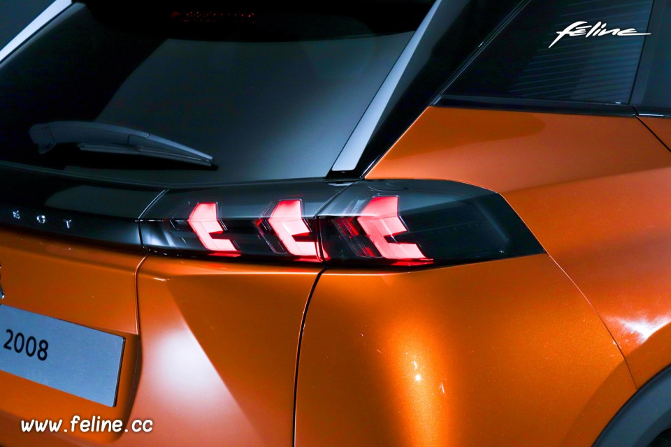 Photo feu arrière Full LED Peugeot 2008 II GT Orange Fusion (20