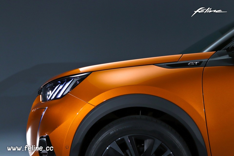 Photo aile avant Peugeot 2008 II GT Orange Fusion (2019)