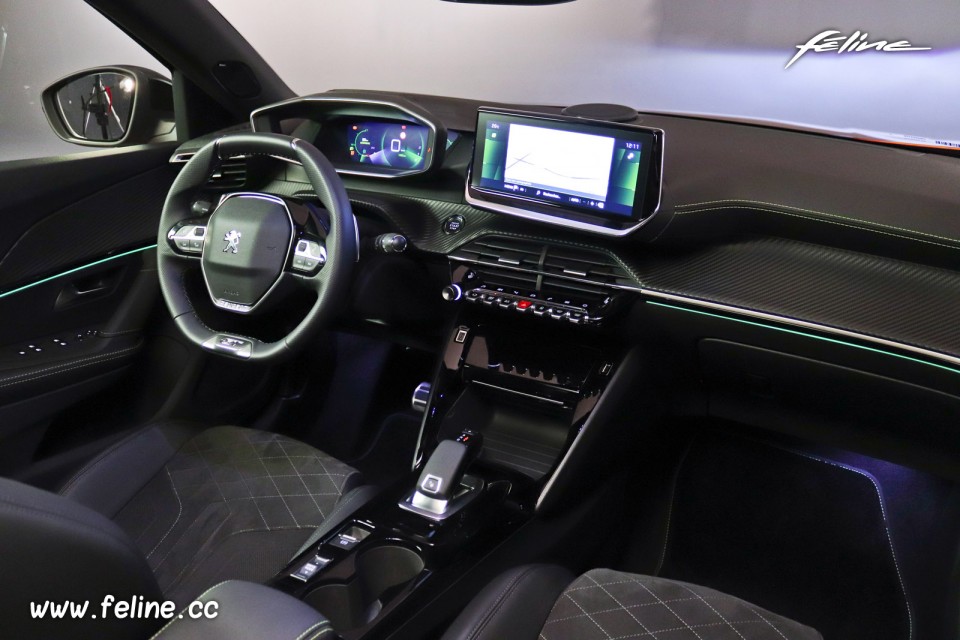 Photo intérieur Alcantara noir Peugeot 2008 II GT (2019)