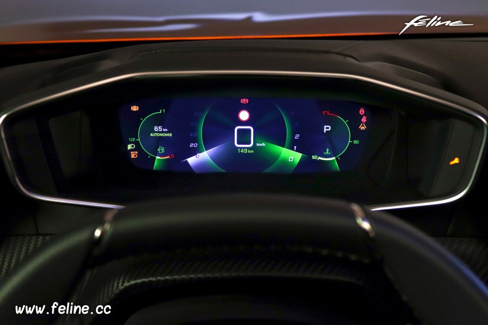 Photo combiné numérique i-Cockpit 3D Peugeot 2008 II GT (2019)