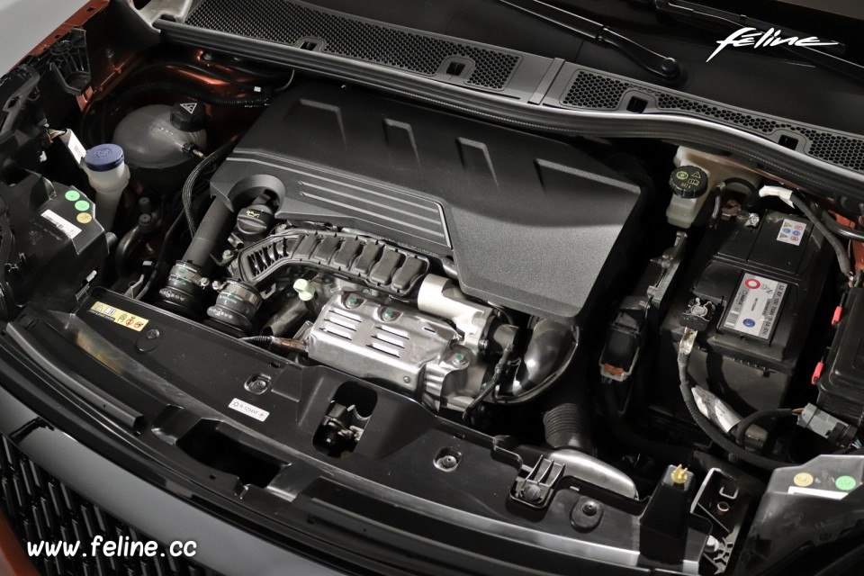 Photo moteur essence 1.2 PureTech 155 Peugeot 2008 II GT (2019)