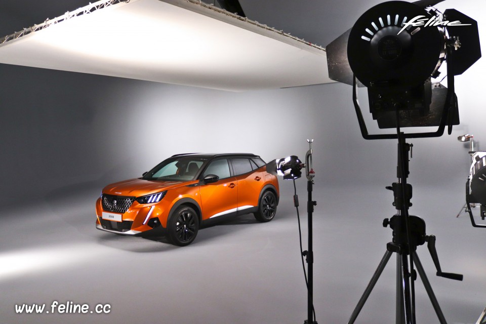 Photo shooting studio Peugeot 2008 II GT Orange Fusion (2019)