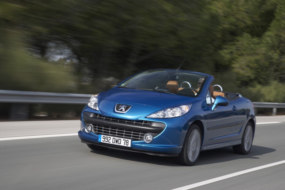 Photo face avant dynamique Peugeot 207 CC Bleu Neysha phase 1 (2007) - 1-003