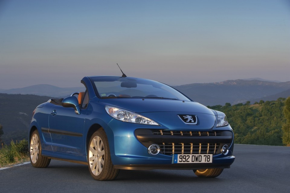 Photo 3/4 avant Peugeot 207 CC Bleu Neysha phase 1 (2007) - 1-015