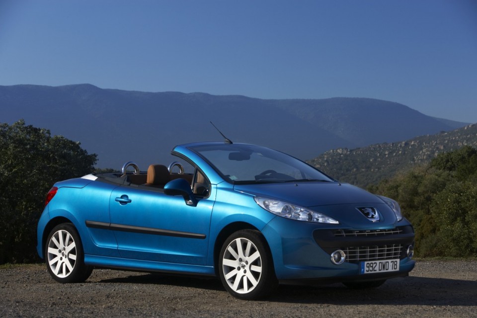 Photo 3/4 avant cabriolet Peugeot 207 CC Bleu Neysha phase 1 (2007) - 1-017