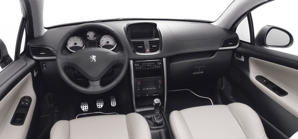 Photo Intérieur cuir Oran intégral Peugeot 207 CC phase 2 (2009) - 1-009