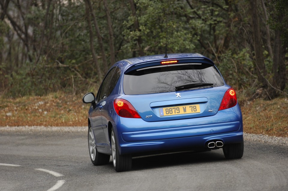 Photo vue arrière dynamique Peugeot 207 RC Bleu Récife phase 1 (2007) - 1-013