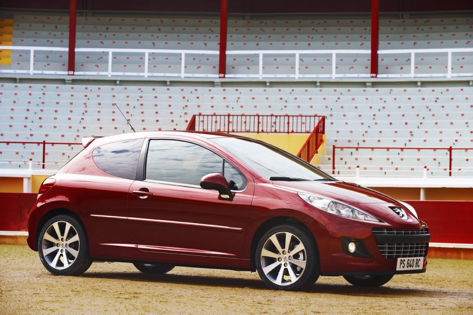 Photo officielle Peugeot 207 RC Rouge Erythrée phase 2 (2009) - 1-003