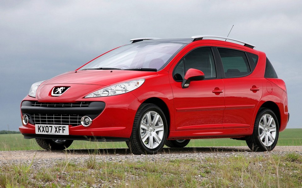 Photo 3/4 avant Peugeot 207 SW Rouge Aden phase 1 (2007) - 1-001