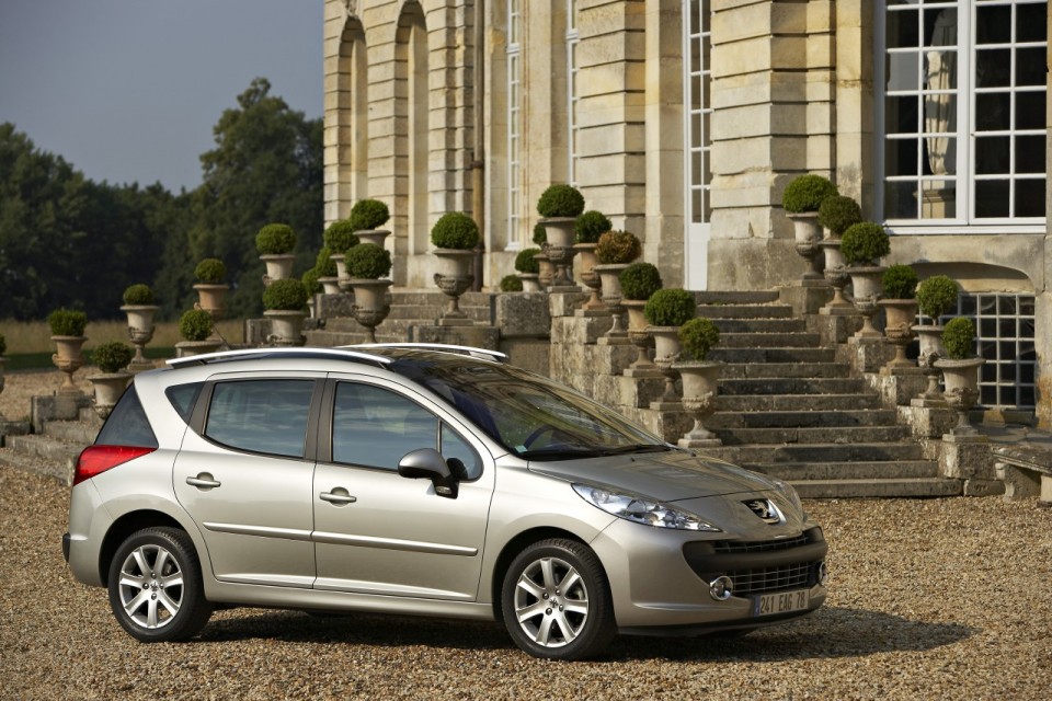 Photo 3/4 avant Peugeot 207 SW Gris Cendré phase 1 (2007) - 1-006