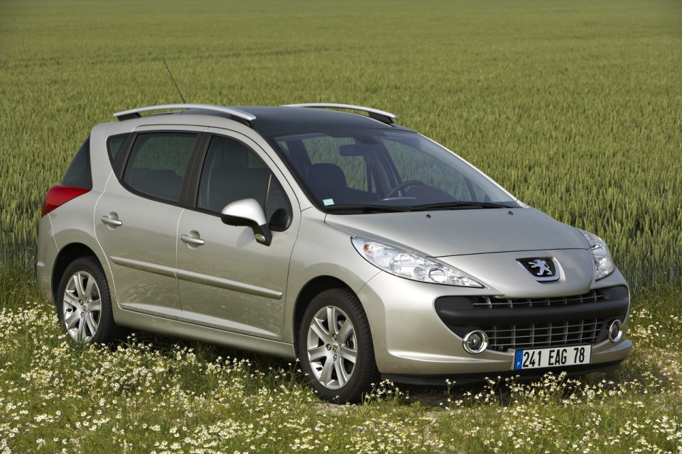 Photo 3/4 avant Peugeot 207 SW Gris Cendré phase 1 (2007) - 1-010