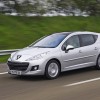 Photo 3/4 avant dynamique Peugeot 207 SW Gris Aluminium phase 2 (2009) - 1-004