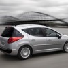 Photo 3/4 arrière dynamique Peugeot 207 SW Gris Aluminium phase 2 (2009) - 1-005