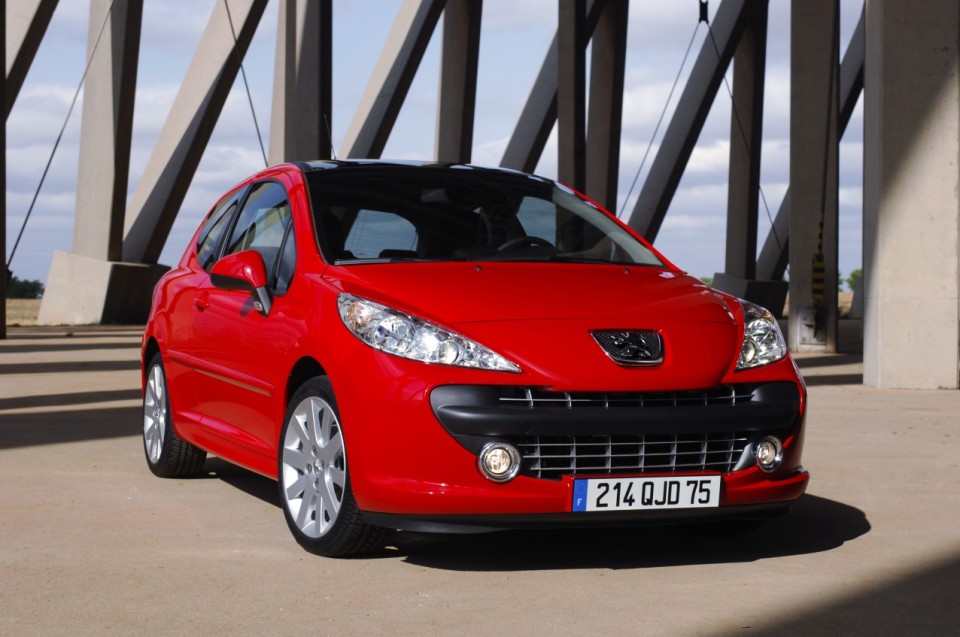 Photo 3/4 avant Peugeot 207 Rouge Aden phase 1 (2006) - 1-016