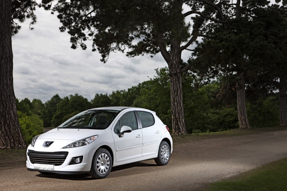 Photo 3/4 avant Peugeot 207 99G Blanc Banquise phase 2 (2009) - 1-009