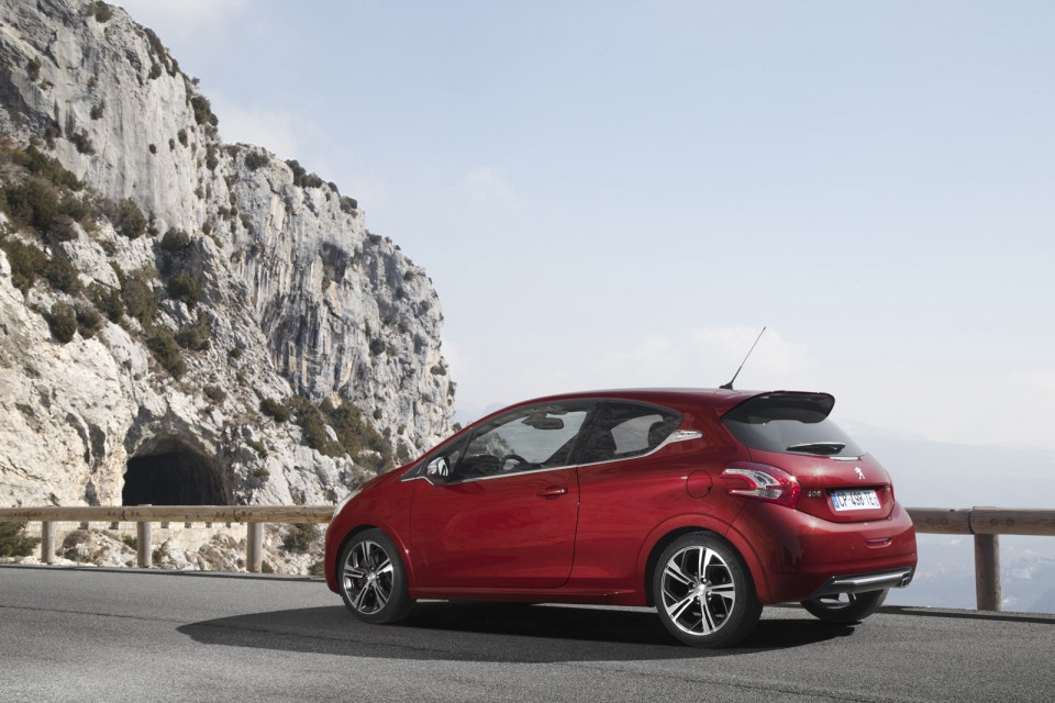 Photo profil statique Peugeot 208 GTi I Rouge Rubi (2013) - 1-004