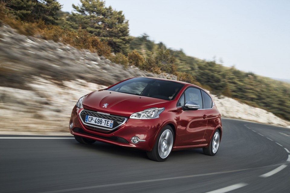 Photo Peugeot 208 GTi I Rouge Rubi (2013) - 1-009