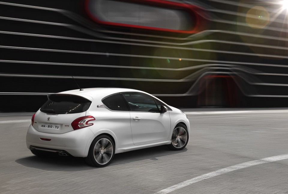 Photo Peugeot 208 GTi I Limited Edition (2013) - 1-019