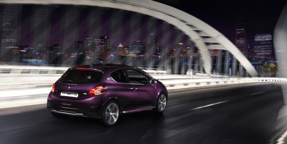 Photo 3/4 arrière Peugeot 208 XY I Purple Night (2013) - 1-004