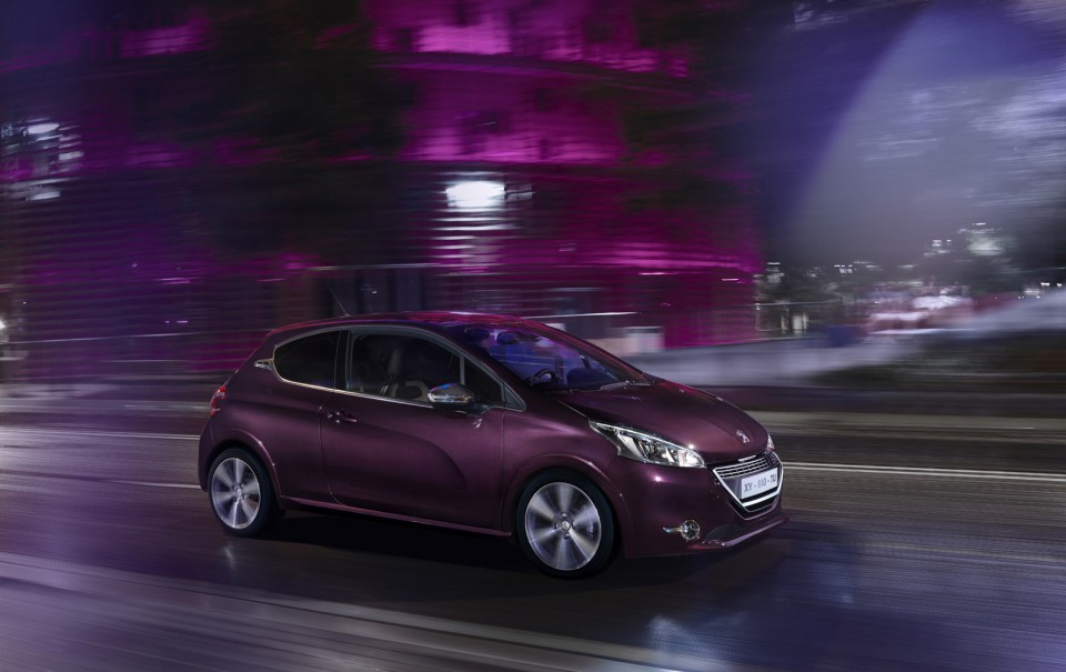 Photo 3/4 avant Peugeot 208 XY I Purple Night (2013) - 1-005