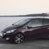 Photo 3/4 avant statique Peugeot 208 XY I Purple Night (2013) - 1-008