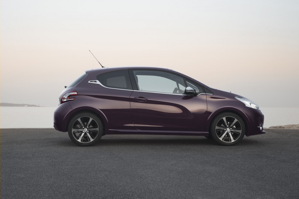 Photo profil statique Peugeot 208 XY I Purple Night (2013) - 1-009