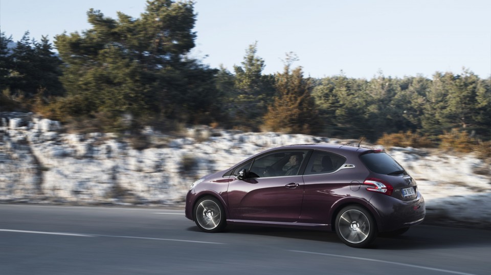 Photo profil dynamique Peugeot 208 XY I Purple Night (2013) - 1-014