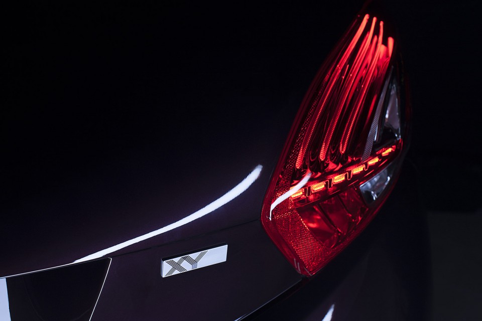 Photo feu arrière LED et sigle XY Peugeot 208 XY I (2013) - 1-026