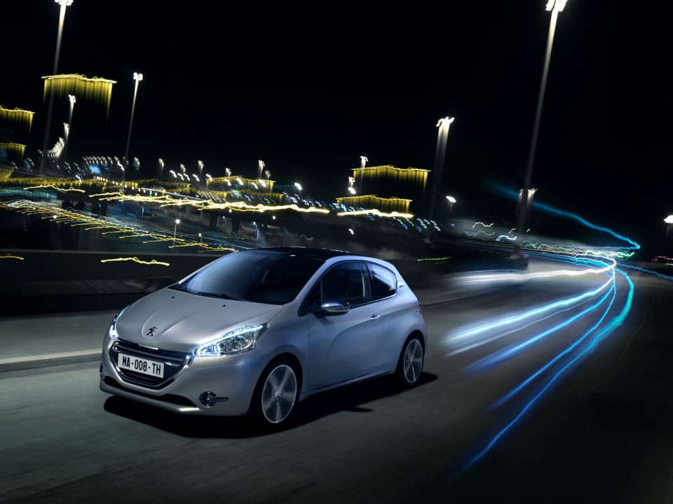 Photo nuit Peugeot 208 I Ice Velvet - 1-001