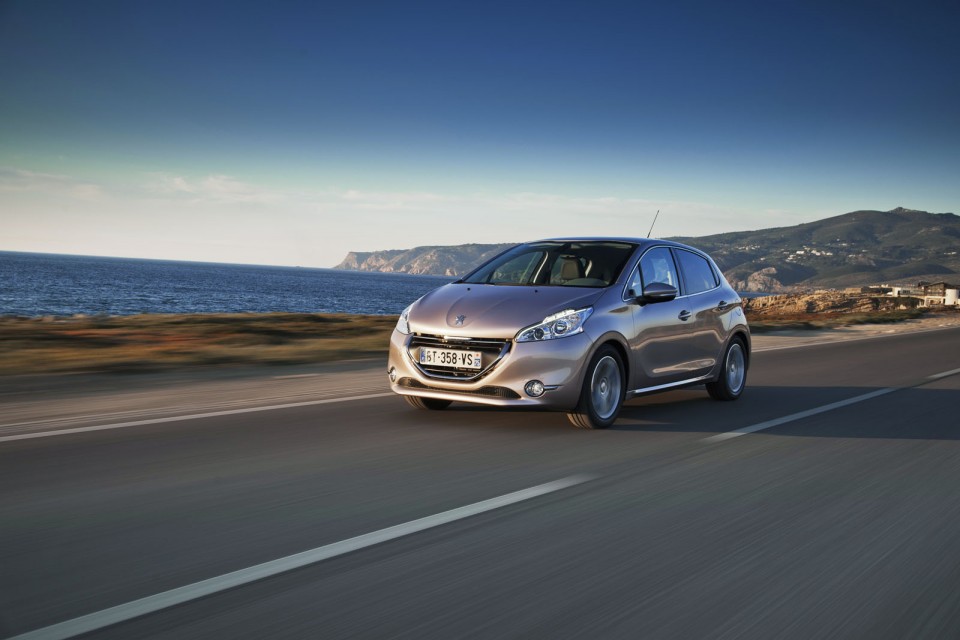 Photo route Peugeot 208 I Allure Blossom Grey - 1-021