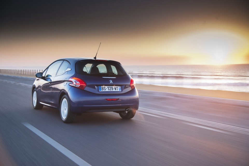 3/4 arrière Peugeot 208 I Allure Bleu Virtuel - 1-029