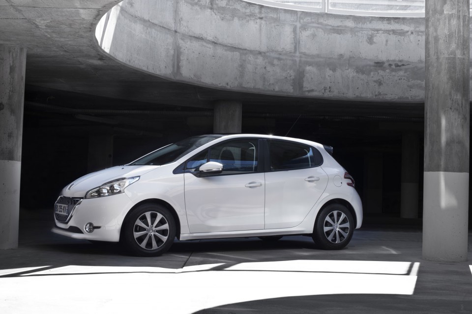 Peugeot 208 I Active Blanc Banquise "Blue Lion"  - 1-030