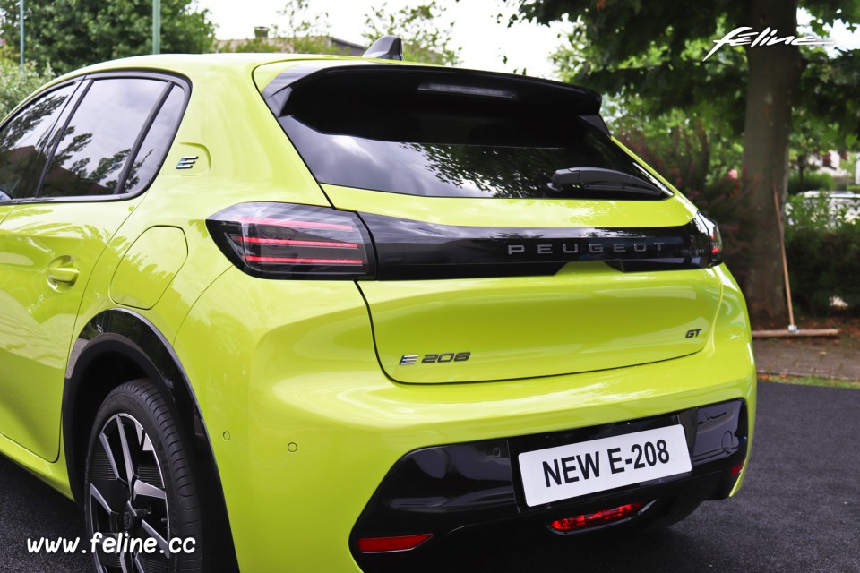 Photo bouclier arrière Peugeot e-208 II restylée - Présentation officielle (2023)