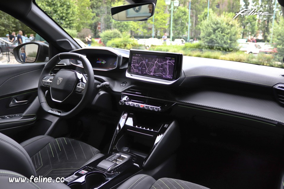 Photo intérieur i-Cockpit Peugeot e-208 II GT restylée - Présentation officielle (2023)