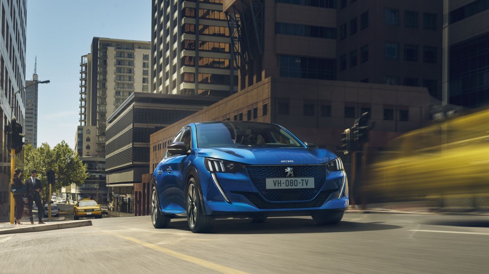 Photo dynamique Peugeot e-208 II GT (2019)