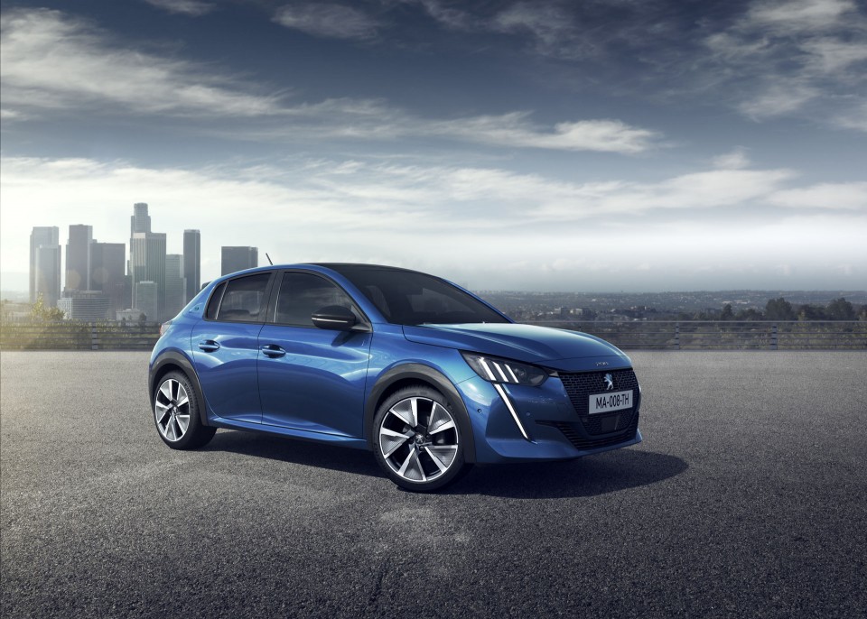 Photo officielle 3/4 avant Peugeot e-208 II GT (2019)