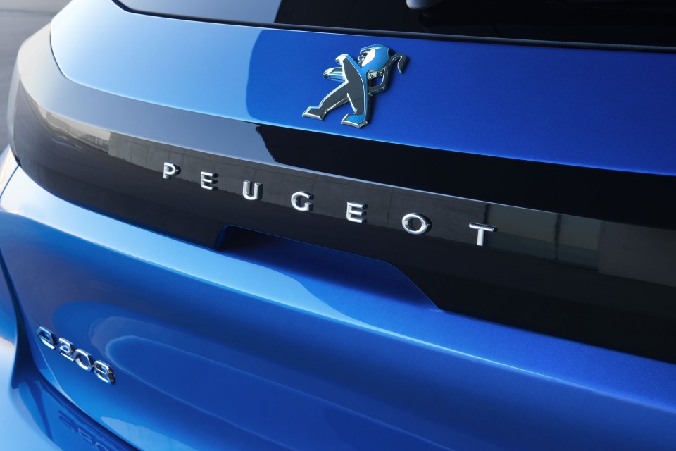 Photo sigle coffre Peugeot e-208 II GT (2019)