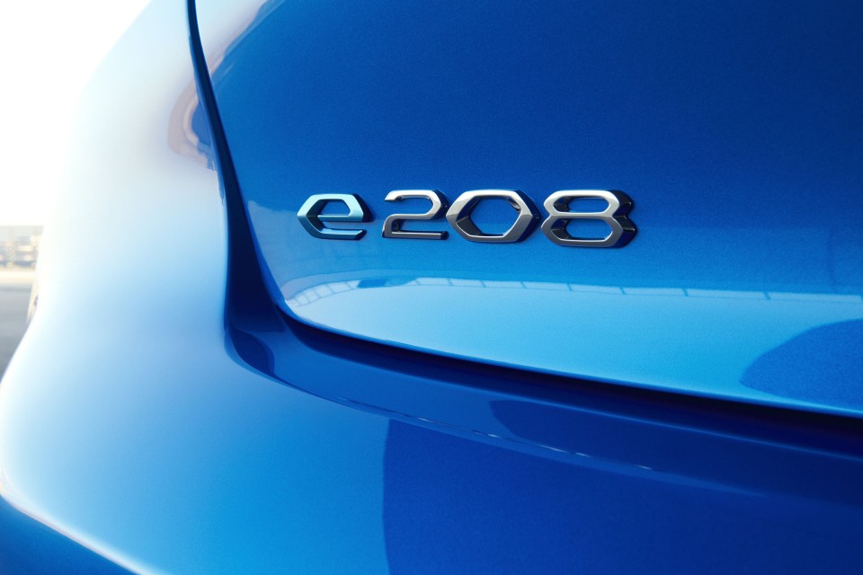 Photo sigle e208 Peugeot e-208 II GT (2019)